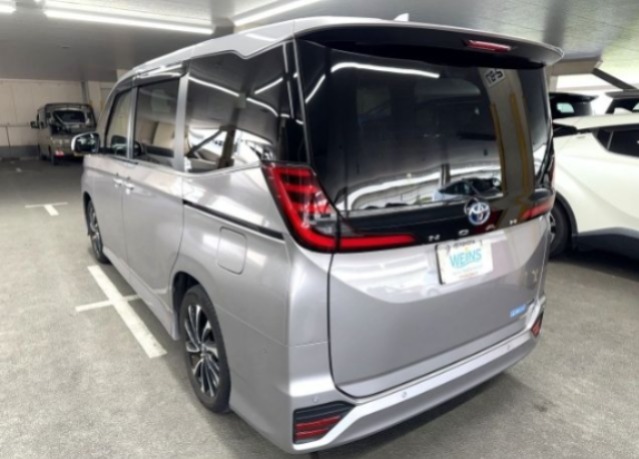TOYOTA NOAH
